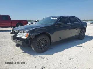 2014 Chrysler 300 z VIN 2C3CCARG2EH179613, wystawiony jako Copart lot #50627825 z przebiegiem 156 689 mil mil oraz Szkoda całkowita • Salvage title. Historia ofert i sprzedaży dostępna na DreamBid. Obrazek 1.