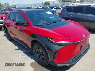 2023 Toyota bZ4X XLE z VIN JTMAAAAA6PA000832, wystawiony jako IAAI lot #41969455 z przebiegiem 47 239 mil mil oraz . Historia ofert i sprzedaży dostępna na DreamBid. Obrazek 1.