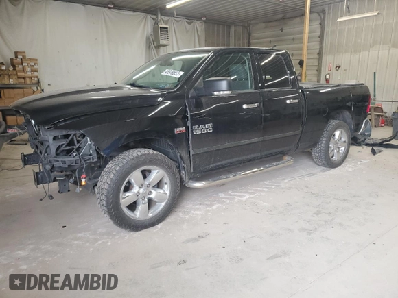 2018 Ram 1500 Big Horn z VIN 1C6RR7GT1JS348540, wystawiony jako Copart lot #45949555 z przebiegiem 88 987 mil mil oraz Szkoda całkowita • Salvage title. Historia ofert i sprzedaży dostępna na DreamBid. Obrazek 1.