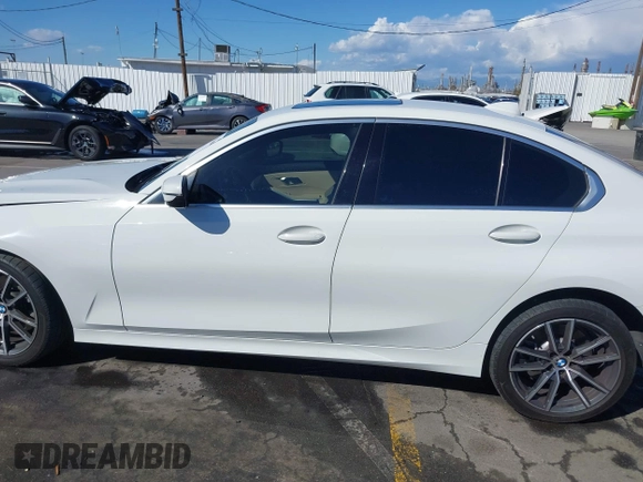2020 BMW 3 Series 330i with VIN 3MW5R1J02L8B31552, listed as a IAAI auction lot 41760488 with 32,918 mi miles. Bid and sale history available at carsss.com. Image 14.