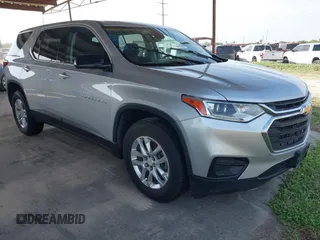2018 Chevrolet Traverse LS z VIN 1GNERFKW4JJ259352, wystawiony jako IAAI lot #41918773 z przebiegiem 124 981 mil mil oraz . Historia ofert i sprzedaży dostępna na DreamBid. Obrazek 1.