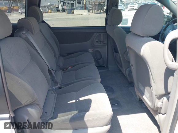 2005 Toyota Sienna CE z VIN 5TDZA23C65S272384, wystawiony jako IAAI lot #42358682 z przebiegiem 62 769 mil mil oraz . Historia ofert i sprzedaży dostępna na DreamBid. Obrazek 8.