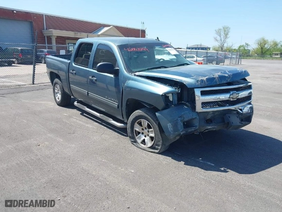 2010 Chevrolet Silverado 1500 LT with VIN 3GCRCSE00AG129825, listed as a IAAI auction lot 42003399 with 305,636 mi miles. Bid and sale history available at carsss.com. Image 1.