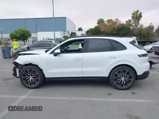 2024 Porsche Cayenne z VIN WP1AA2AY6RDA14314, wystawiony jako IAAI lot #42439986 z przebiegiem 3 212 mil mil oraz . Historia ofert i sprzedaży dostępna na DreamBid. Obrazek 15.