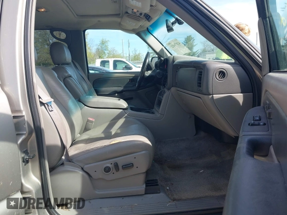 2003 Chevrolet Suburban Z71 with VIN 3GNFK16Z73G190936, listed as a IAAI auction lot 42078452 with 231,121 mi miles. Bid and sale history available at carsss.com. Image 5.