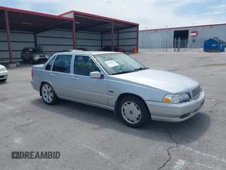 1998 Volvo S70 z VIN YV1LS5574W3525719, wystawiony jako IAAI lot #42340828 z przebiegiem 280 108 mil mil oraz . Historia ofert i sprzedaży dostępna na DreamBid. Obrazek 1.