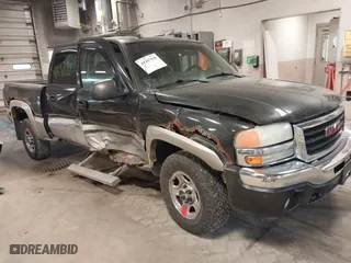 2004 GMC Sierra 1500 Crew Cab SLE with VIN 2GTEK13T741338064, listed as a IAAI auction lot 41497968 with 198,869 mi miles. Bid and sale history available at carsss.com. Image 1.