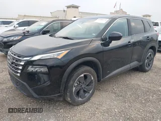 2024 Nissan Rogue SV z VIN 5N1BT3BA2RC694298, wystawiony jako IAAI lot #42300974 z przebiegiem 24 620 mil mil oraz . Historia ofert i sprzedaży dostępna na DreamBid. Obrazek 2.