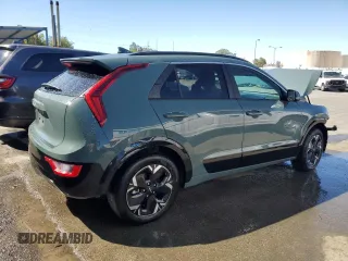 2024 Kia Niro Wind with VIN KNDCR3L13R5113823, listed as a Copart auction lot 70517404 with 6,616 mi miles and Clean Title. Bid and sale history available at DreamBid. Image 3.