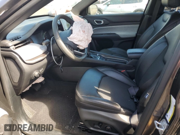 2023 Jeep Compass Latitude с VIN 3C4NJDBNXPT561208, выставлен на аукционе Copart как лот 57342895 с пробегом 17 386 миль миль и Списание • Salvage title. История ставок и продаж доступна на DreamBid. Изображение 7.