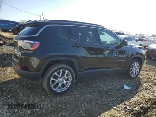 2024 Jeep Compass Latitude Lux with VIN 3C4NJDFN1RT104509, listed as a Copart auction lot 45454915 with 31 mi miles and Salvage title. Bid and sale history available at DreamBid. Image 3.