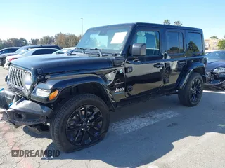 2024 Jeep Wrangler Sahara z VIN 1C4RJXP63RW192404, wystawiony jako IAAI lot #41720108 z przebiegiem 11 880 mil mil oraz . Historia ofert i sprzedaży dostępna na DreamBid. Obrazek 2.