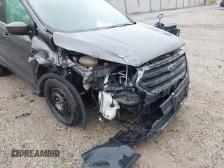 2017 Ford Escape SE z VIN 1FMCU9G95HUC83618, wystawiony jako IAAI lot #42324672 z przebiegiem 132 910 mil mil oraz . Historia ofert i sprzedaży dostępna na DreamBid. Obrazek 6.