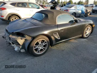 2005 Porsche Boxster z VIN WP0CA29885U711749, wystawiony jako Copart lot #84301684 z przebiegiem 272 856 mil mil oraz Szkoda całkowita • Salvage title. Historia ofert i sprzedaży dostępna na DreamBid. Obrazek 3.