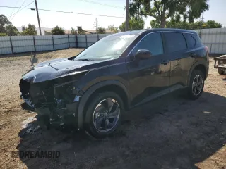 2024 Nissan Rogue SV z VIN 5N1BT3BA0RC758080, wystawiony jako Copart lot #59160685 z przebiegiem 22 113 mil mil oraz Czysty tytuł • Clean title. Historia ofert i sprzedaży dostępna na DreamBid. Obrazek 1.