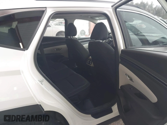 2024 Hyundai Tucson SEL with VIN 5NMJBCDE2RH424685, listed as a IAAI auction lot 41524218 with 10,481 mi miles and . Bid and sale history available at DreamBid. Image 8.