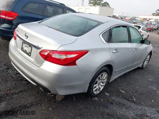 2016 Nissan Altima 2.5 SL with VIN 1N4AL3AP5GC111313, listed as a IAAI auction lot 41535837 with 184,997 mi miles. Bid and sale history available at carsss.com. Image 4.