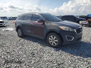 2018 Kia Sorento LX z VIN 5XYPG4A34JG425582, wystawiony jako Copart lot #58852865 z przebiegiem 157 170 mil mil oraz Czysty tytuł • Clean title. Historia ofert i sprzedaży dostępna na DreamBid. Obrazek 4.