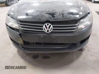 2013 Volkswagen Passat SE z VIN 1VWBH7A38DC085268, wystawiony jako IAAI lot #41811430 z przebiegiem 155 813 mil mil oraz . Historia ofert i sprzedaży dostępna na DreamBid. Obrazek 6.
