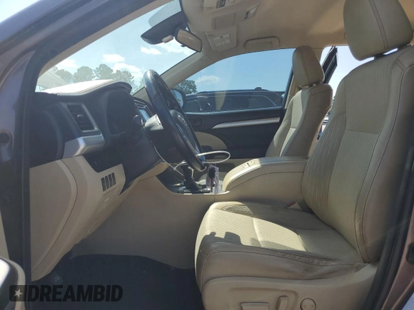2017 Toyota Highlander LE with VIN 5TDZZRFH0HS191832, listed as a Copart auction lot 57968425 with 155,484 mi miles and Clean title. Bid and sale history available at DreamBid. Image 7.
