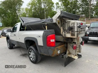 2008 Chevrolet Silverado 3500HD SRW Work Truck z VIN 1GCHK34K68E128686, wystawiony jako Copart lot #58432855 z przebiegiem 172 354 mil mil oraz Tytuł czysty. Historia ofert i sprzedaży dostępna na DreamBid. Obrazek 3.