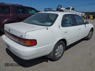 1993 Toyota Camry LE z VIN JT2SK12E0P0143650, wystawiony jako IAAI lot #42345181 z przebiegiem 264 350 mil mil oraz . Historia ofert i sprzedaży dostępna na DreamBid. Obrazek 4.