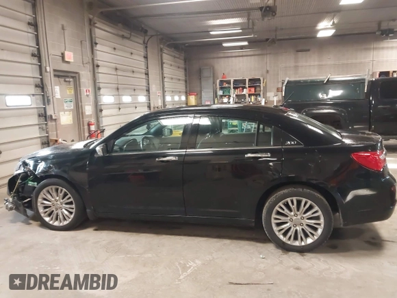 2013 Chrysler 200 Limited with VIN 1C3CCBCG6DN701986, listed as a IAAI auction lot 41845359 with 122,807 mi miles. Bid and sale history available at carsss.com. Image 14.