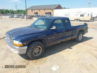 2000 Dodge Dakota with VIN 1B7GL22XXYS572706, listed as a IAAI auction lot 42211764 with 293,858 mi miles and . Bid and sale history available at DreamBid. Image 2.