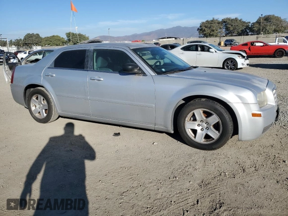 2005 Chrysler 300 with VIN 2C3JA43R35H627608, listed as a Copart auction lot 81592854 with 127,750 mi miles and Clean Title. Bid and sale history available at carsss.com. Image 4.