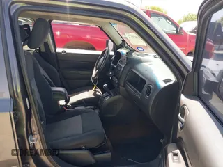2015 Jeep Patriot Sport z VIN 1C4NJPBA4FD156481, wystawiony jako IAAI lot #41850132 z przebiegiem 240 186 mil mil oraz . Historia ofert i sprzedaży dostępna na DreamBid. Obrazek 5.