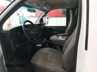 2014 Chevrolet Express Cargo z VIN 1GCWGFCA6E1197965, wystawiony jako IAAI lot #42307139 z przebiegiem 199 293 mil mil oraz . Historia ofert i sprzedaży dostępna na DreamBid. Obrazek 1.