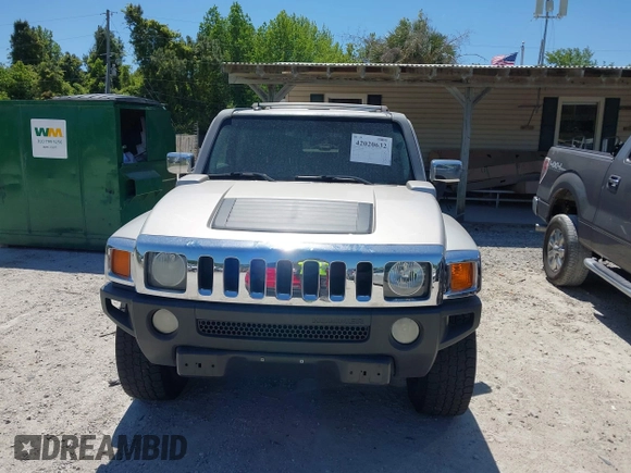 2006 Hummer H3 with VIN 5GTDN136768104397, listed as a IAAI auction lot 42020632 with 127,233 mi miles. Bid and sale history available at carsss.com. Image 6.