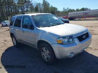 2007 Ford Escape Limited with VIN 1FMYU04197KA67054, listed as a IAAI auction lot 41665928 with 196,706 mi miles. Bid and sale history available at carsss.com. Image 1.