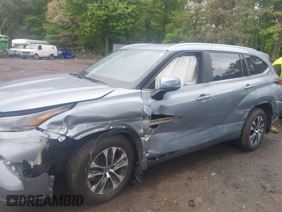 2024 Toyota Highlander LE with VIN 5TDKDRBH5RS562216, listed as a IAAI auction lot 42246348 with 14,145 mi miles and . Bid and sale history available at DreamBid. Image 6.