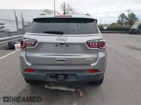 2018 Jeep Compass Altitude with VIN 3C4NJDBB5JT259158, listed as a IAAI auction lot 41752829 with 71,008 mi miles and . Bid and sale history available at carsss.com. Image 16.