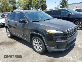 2016 Jeep Cherokee Latitude with VIN 1C4PJLCB9GW127606, listed as a Copart auction lot 62907415 with 118,276 mi miles and Clean title. Bid and sale history available at DreamBid. Image 4.