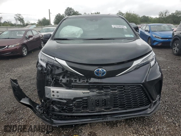 2024 Toyota Sienna XSE z VIN 5TDDRKEC3RS218854, wystawiony jako Copart lot #57658695 z przebiegiem 8 771 mil mil oraz Szkoda całkowita • Salvage title. Historia ofert i sprzedaży dostępna na DreamBid. Obrazek 5.