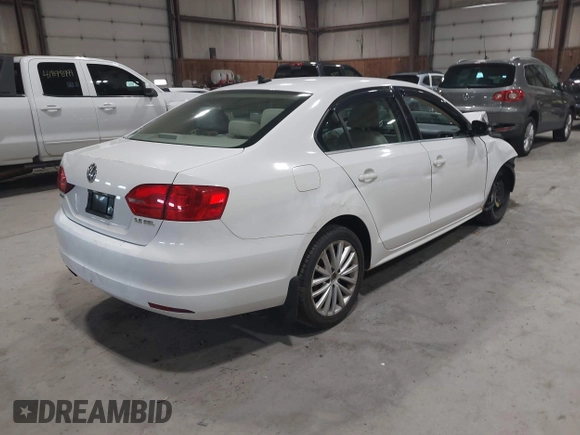 2011 Volkswagen Jetta SEL with VIN 3VWLZ7AJ3BM392813, listed as a IAAI auction lot 41922952 with 194,533 mi miles and . Bid and sale history available at DreamBid. Image 4.