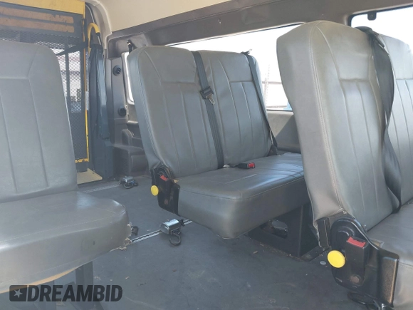 2012 Ford Econoline Cargo Commercial z VIN 1FTNS2EW8CDA92514, wystawiony jako IAAI lot #42455632 z przebiegiem 280 019 mil mil oraz . Historia ofert i sprzedaży dostępna na DreamBid. Obrazek 8.