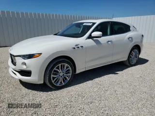 2022 Maserati Levante GT with VIN ZN661XUA8NX394637, listed as a Copart auction lot 48005475 with 30,494 mi miles and Salvage Title. Bid and sale history available at carsss.com. Image 1.
