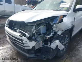 2019 Toyota Highlander SE with VIN 5TDJZRFH4KS597505, listed as a IAAI auction lot 41504122 with 59,347 mi miles. Bid and sale history available at carsss.com. Image 6.