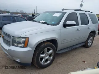 2014 Chevrolet Tahoe LTZ z VIN 1GNSCCE04ER159110, wystawiony jako IAAI lot #41615653 z przebiegiem 171 422 mil mil oraz . Historia ofert i sprzedaży dostępna na DreamBid. Obrazek 17.