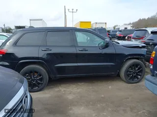 2018 Jeep Grand Cherokee Laredo E with VIN 1C4RJFAG2JC280670, listed as a IAAI auction lot 41686231 with 84,511 mi miles. Bid and sale history available at carsss.com. Image 13.