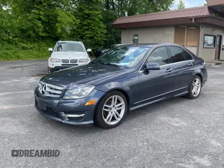 2013 Mercedes-Benz C 250 Sport с VIN WDDGF4HB2DR246422, выставлен на аукционе Copart как лот 65942685 с пробегом 118 019 миль миль и Чистый • Clean title. История ставок и продаж доступна на DreamBid. Изображение 2.