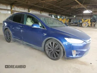2016 Tesla Model X 70D z VIN 5YJXCAE20GF002753, wystawiony jako Copart lot #50954795 z przebiegiem 77 256 mil mil oraz Szkody całkowita. Historia ofert i sprzedaży dostępna na DreamBid. Obrazek 4.