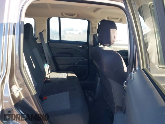 2017 Jeep Patriot Sport z VIN 1C4NJPBB0HD121397, wystawiony jako IAAI lot #41709399 z przebiegiem 124 512 mil mil oraz . Historia ofert i sprzedaży dostępna na DreamBid. Obrazek 8.