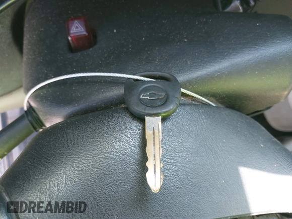 2002 Chevrolet Avalanche with VIN 3GNEK13T32G147690, listed as a IAAI auction lot 42811424 with Not provided miles and . Bid and sale history available at DreamBid. Image 11.