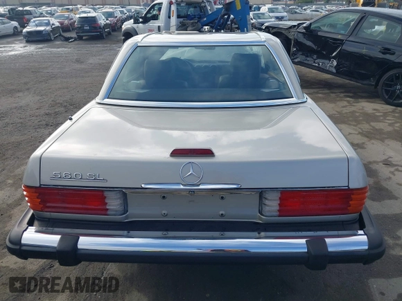 1988 Mercedes-Benz 560 with VIN WDBBA48D4JA080448, listed as a IAAI auction lot 40978039 with 40,237 mi miles. Bid and sale history available at carsss.com. Image 16.