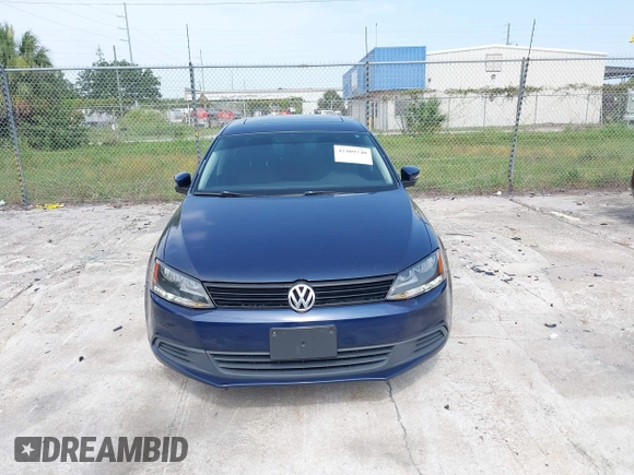 2012 Volkswagen Jetta SE с VIN 3VWDP7AJ1CM407112, выставлен на аукционе IAAI как лот 42409740 с пробегом 239 701 миль миль и . История ставок и продаж доступна на DreamBid. Изображение 6.
