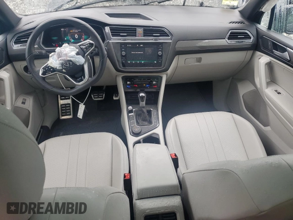 2024 Volkswagen Tiguan SE R-Line Black with VIN 3VV8B7AXXRM124760, listed as a Copart auction lot 59147895 with 9,261 mi miles and Salvage title. Bid and sale history available at DreamBid. Image 8.